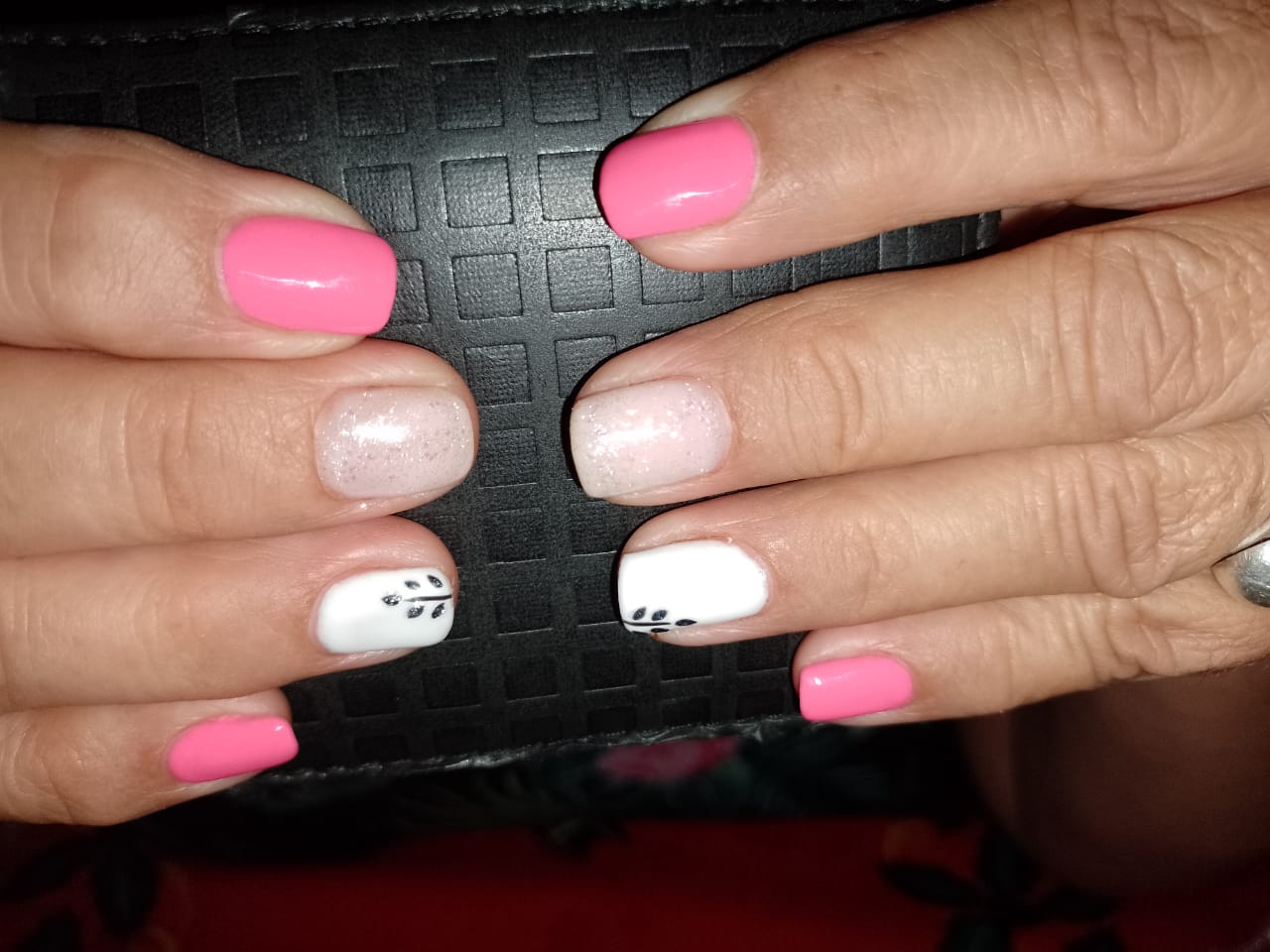 Manicuría realizada en Malika